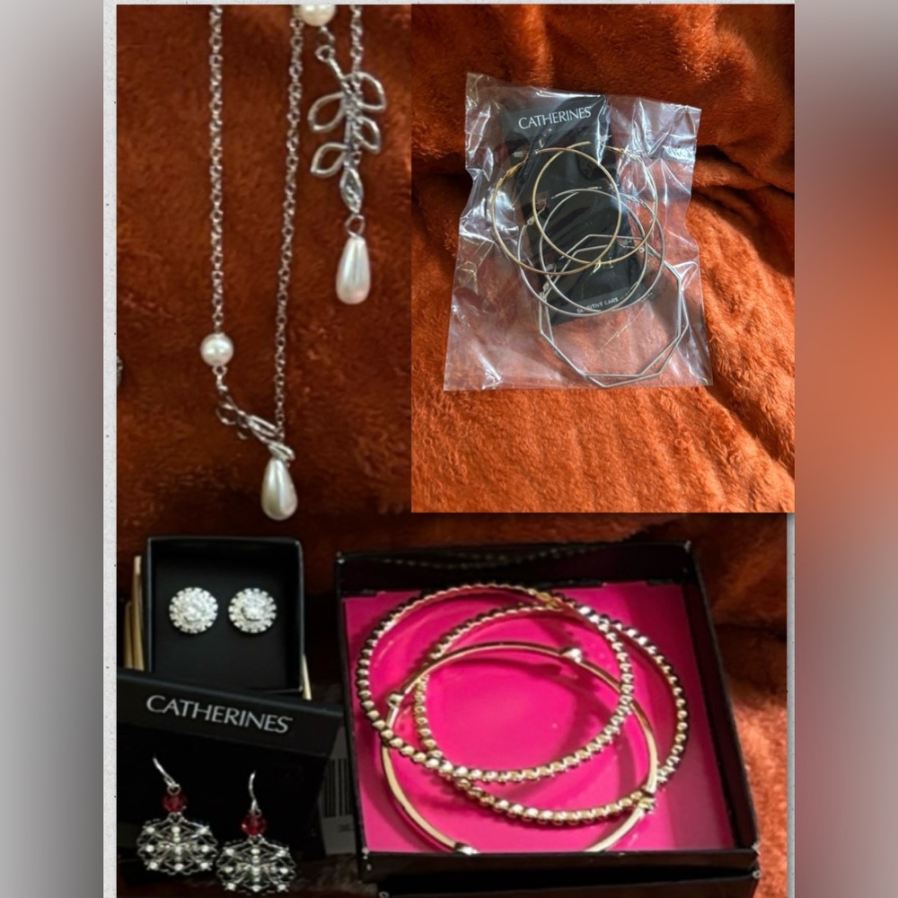 5 pairs of earrings, 1 set of 3 bracelets, 2 of the same necklace. All *NEW*!!!